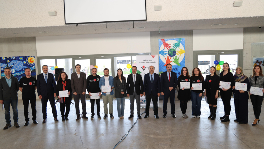 Gebze’de “İstikbal Göklerdedir” diyen Minikler Uzay ve Havacılıkla Buluşturuldu